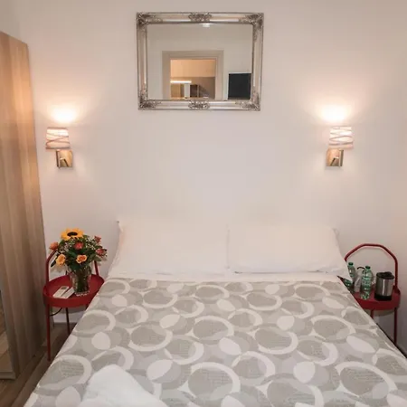 Mole Adriana Πανσιόν 4*